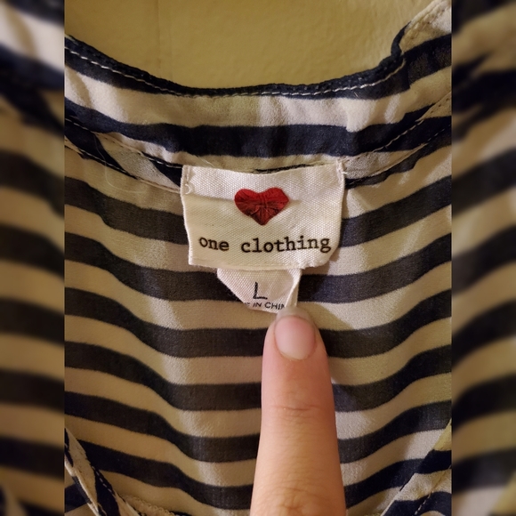 💝 5/$20 Cute One Clothing Stripe Shirt 👕 - Picture 3 of 3
